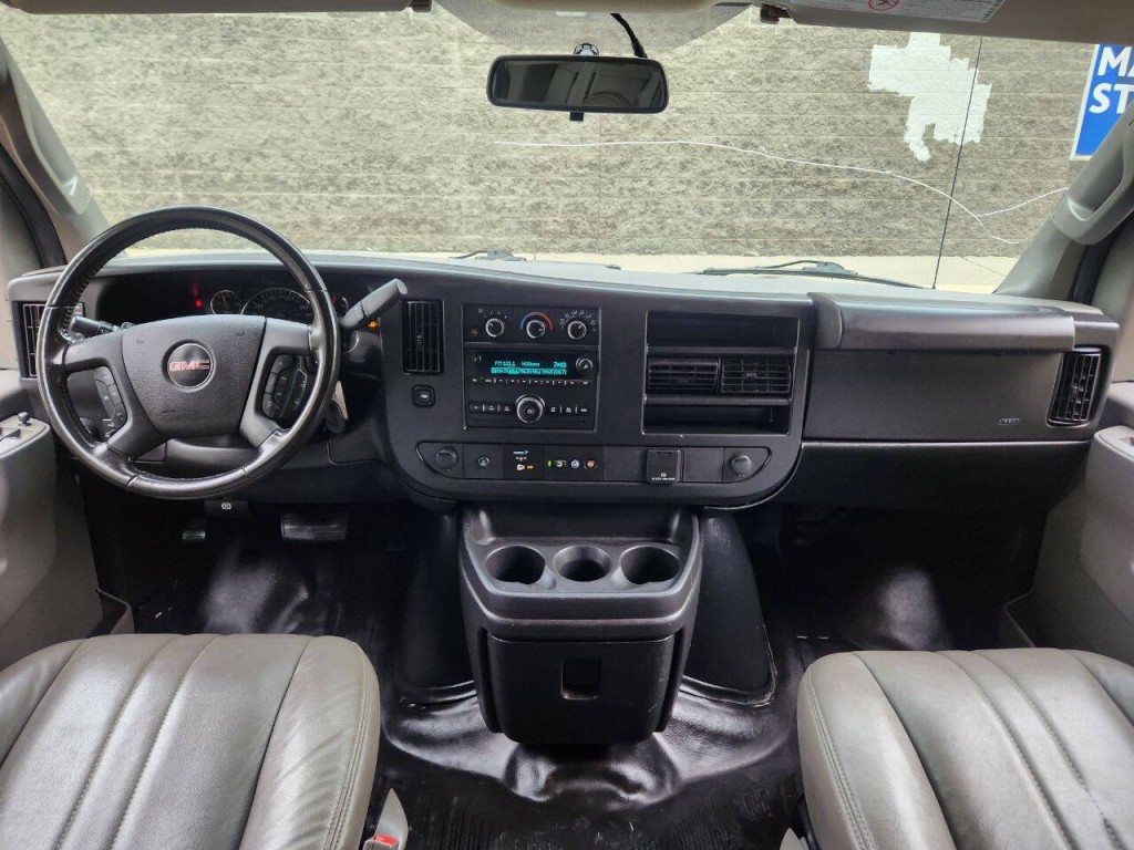2023 GMC Savana Image 13