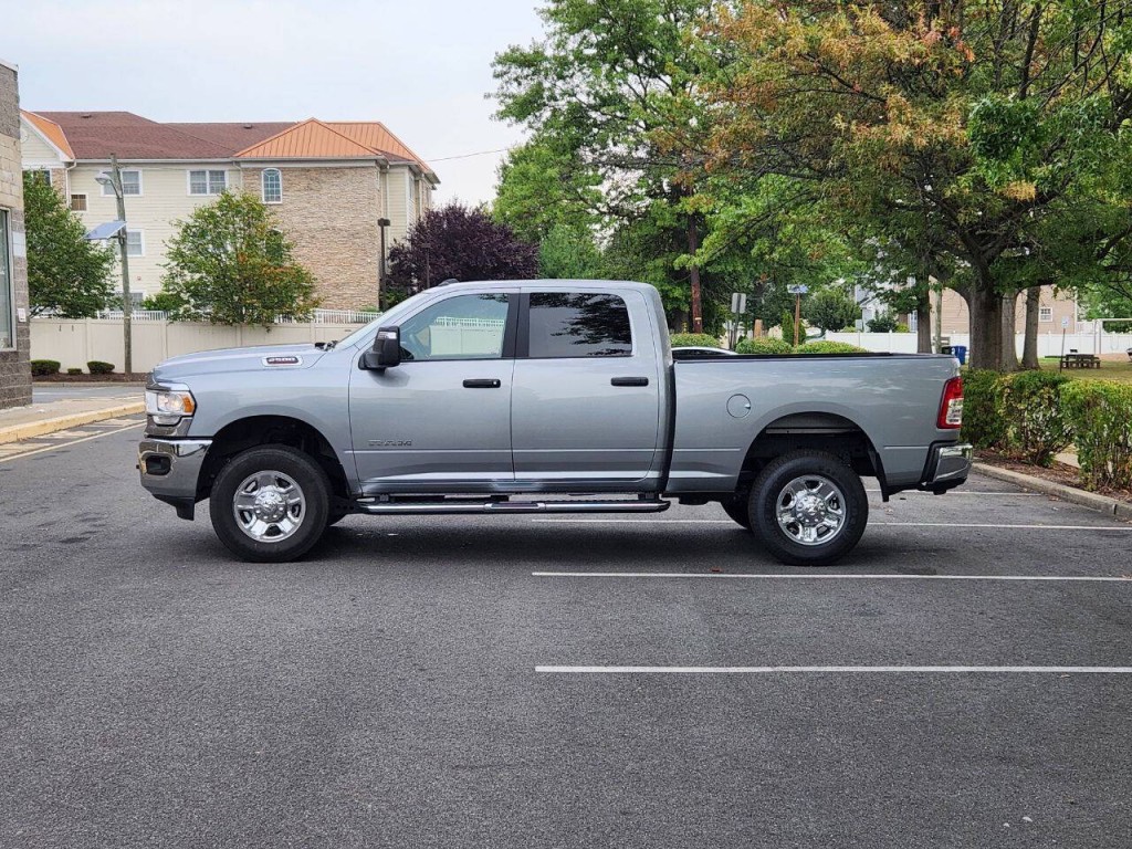 2024 RAM 2500 Image 4