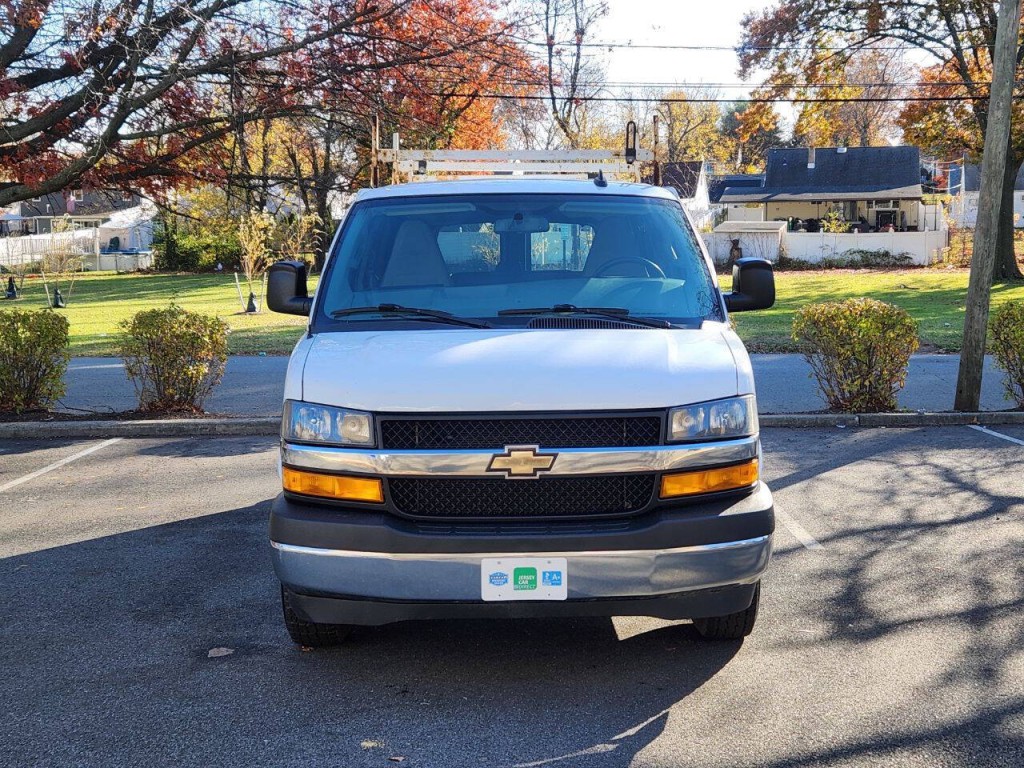 2018 Chevrolet Express Image 2
