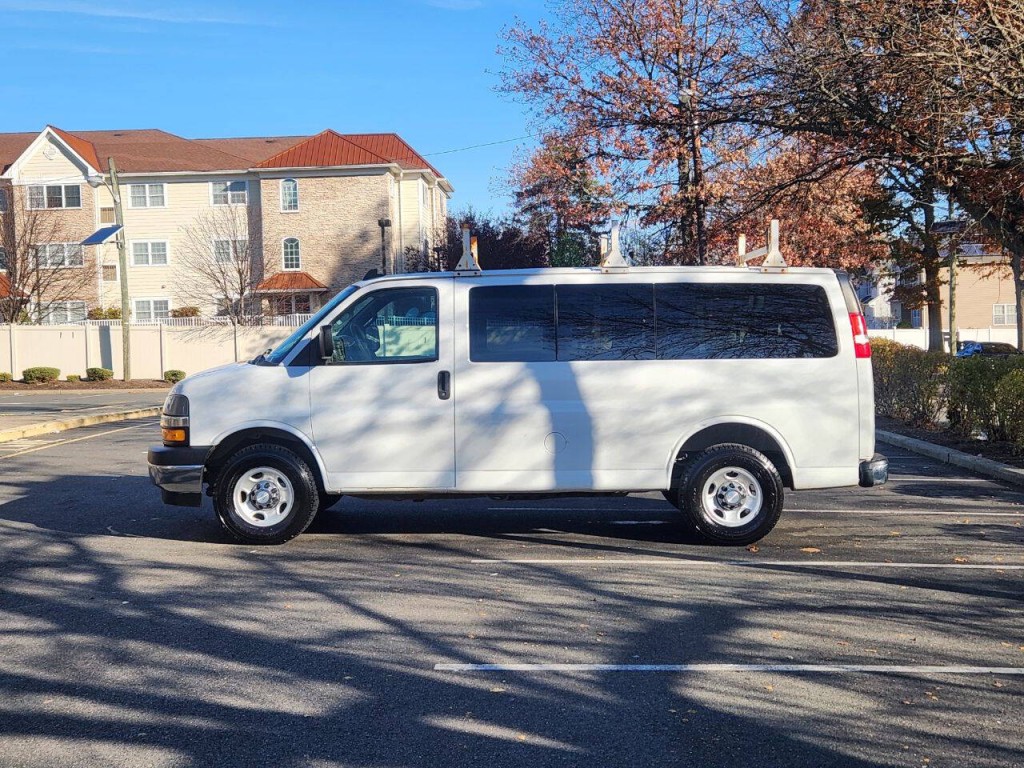 2018 Chevrolet Express Image 4