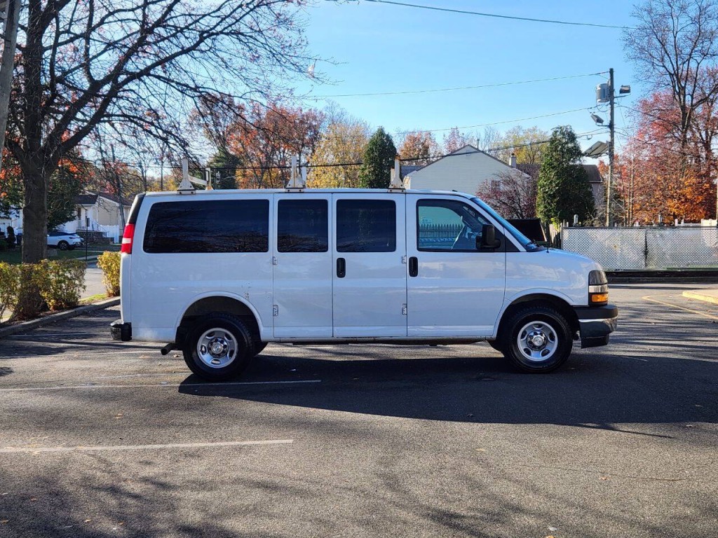 2018 Chevrolet Express Image 7