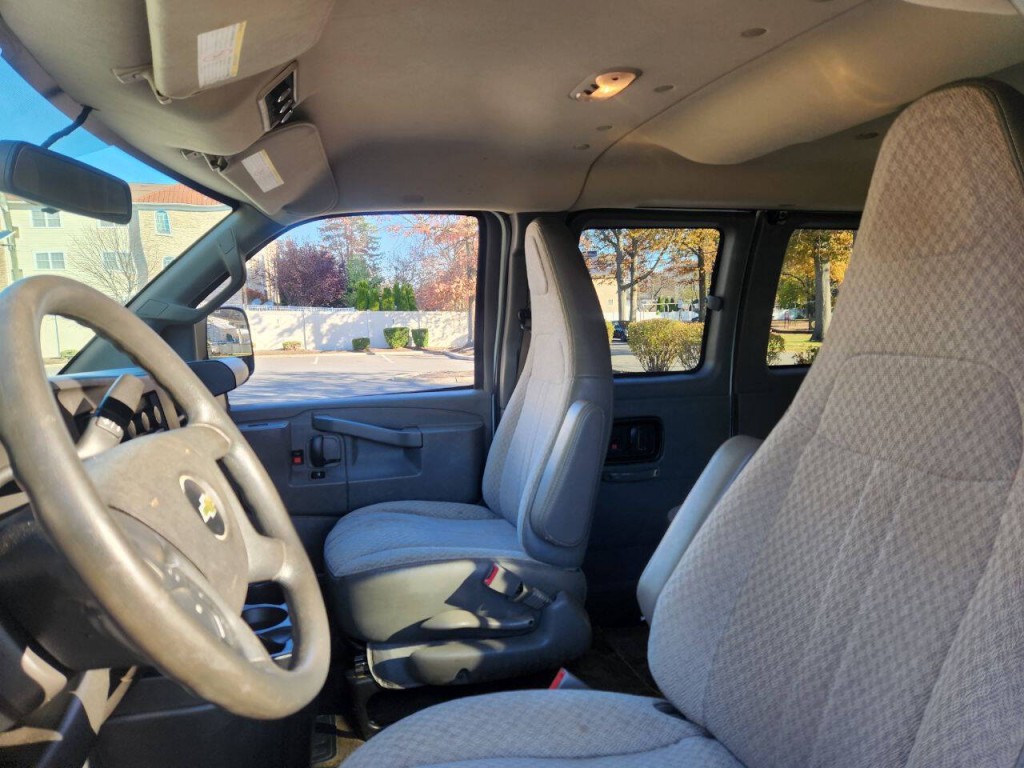 2018 Chevrolet Express Image 8