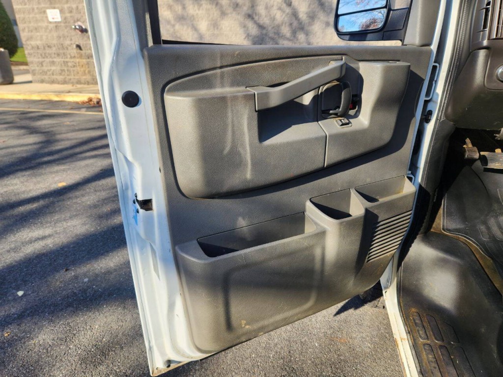 2018 Chevrolet Express Image 9
