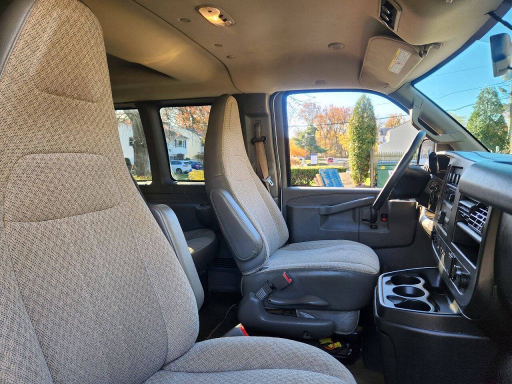 2018 Chevrolet Express Image 10