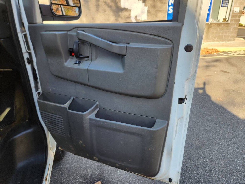 2018 Chevrolet Express Image 11