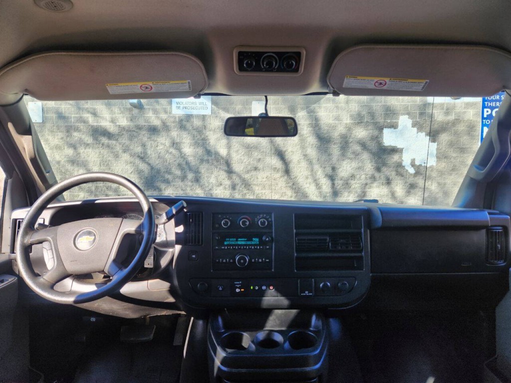 2018 Chevrolet Express Image 12