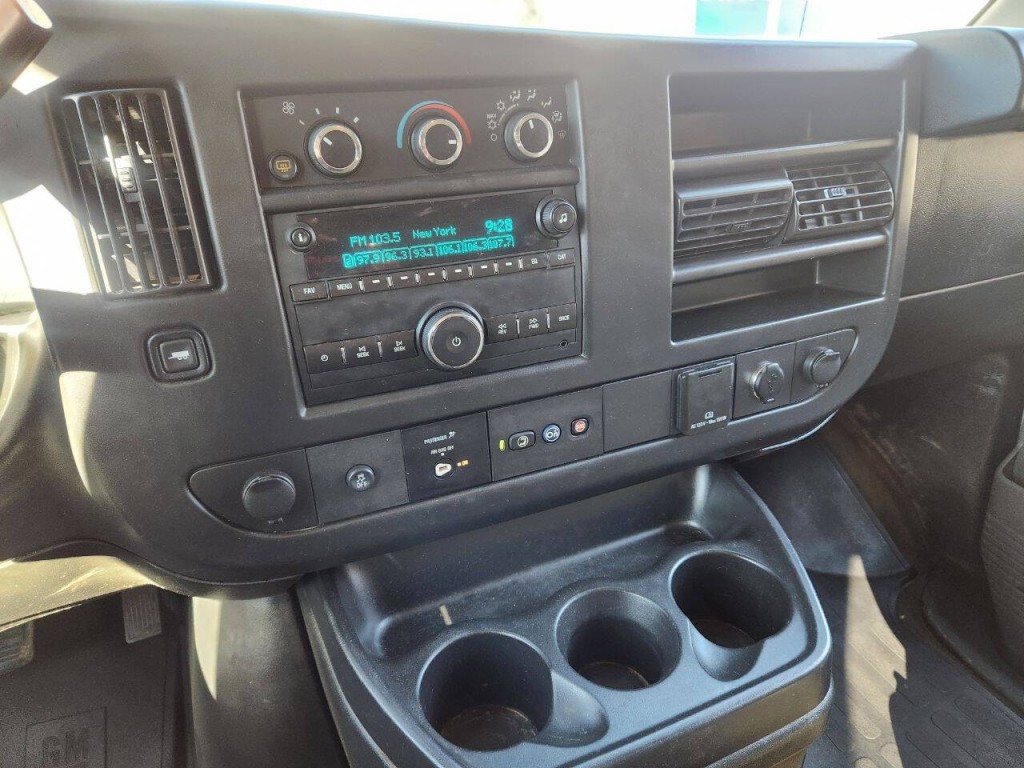 2018 Chevrolet Express Image 15