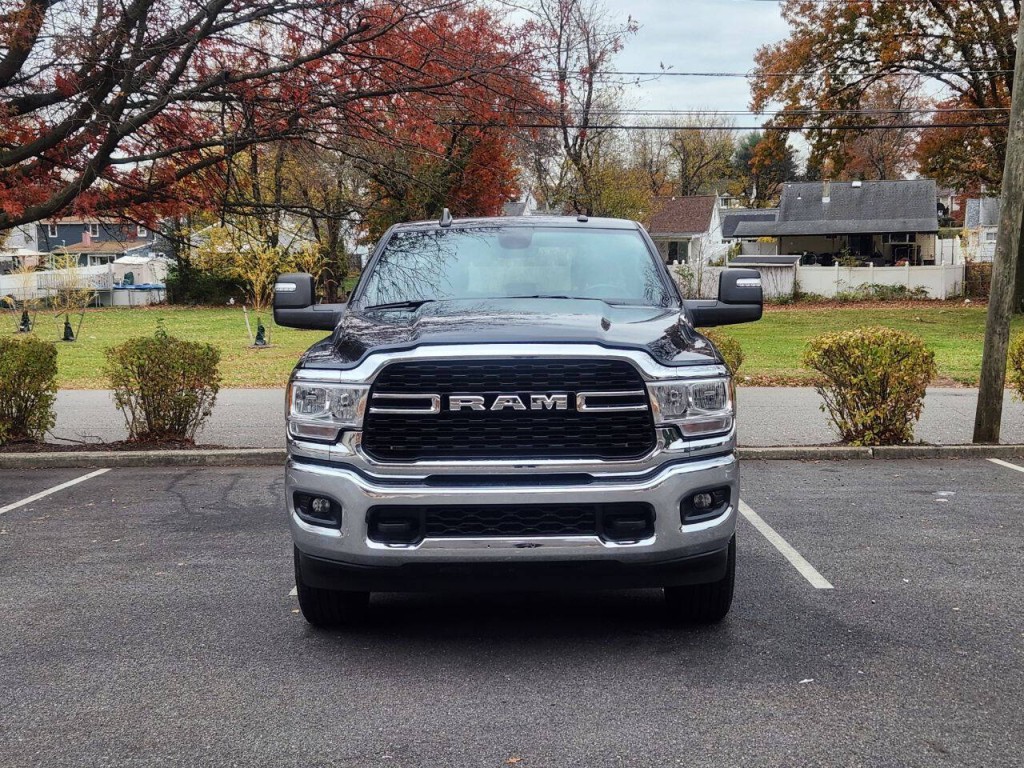 2024 RAM 2500 Image 2