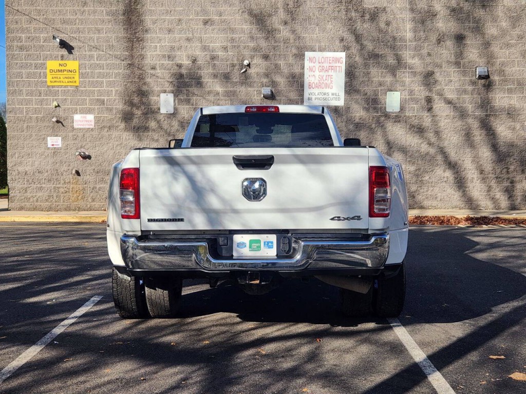 2024 RAM 3500 Image 2