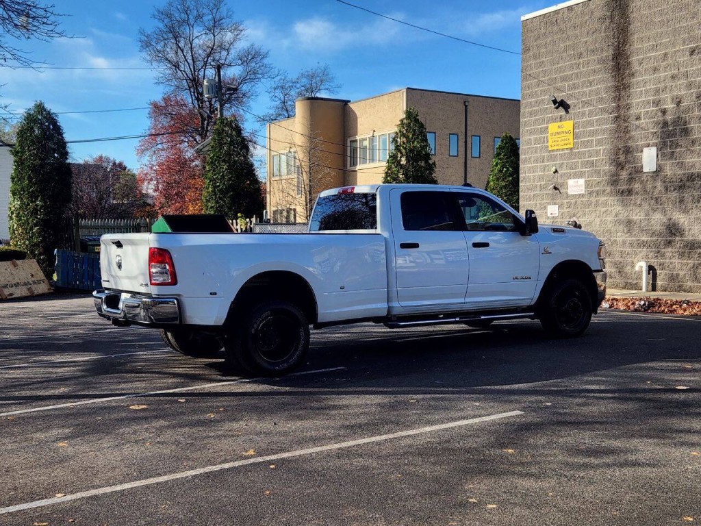 2024 RAM 3500 Image 3