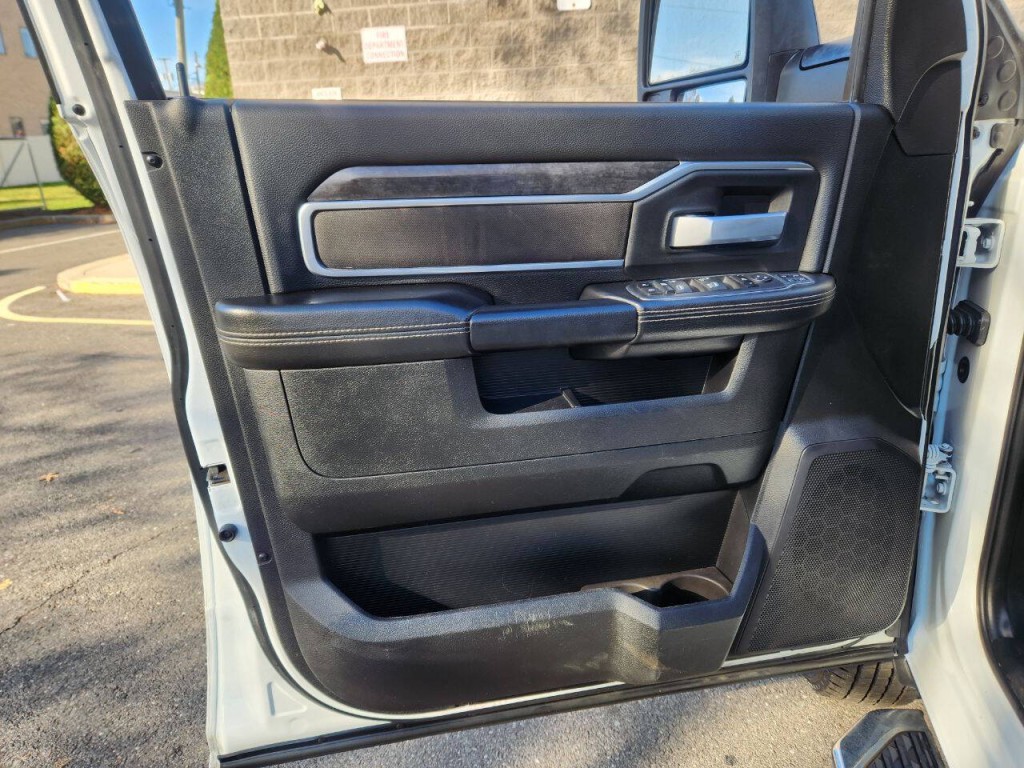 2024 RAM 3500 Image 6