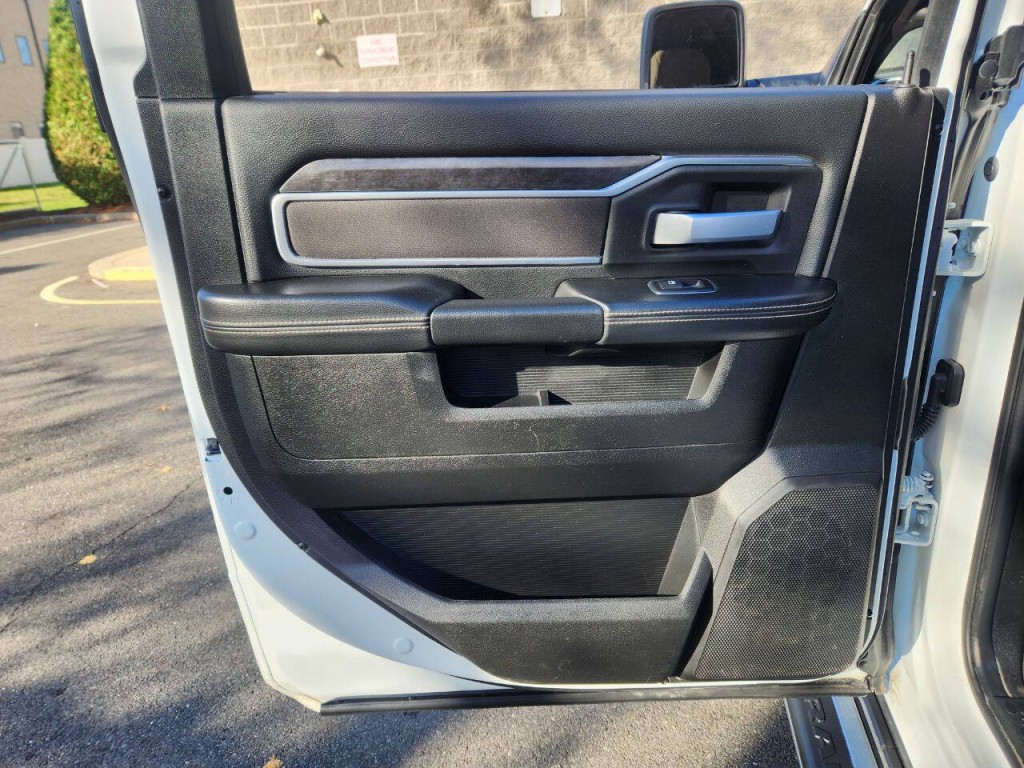 2024 RAM 3500 Image 8