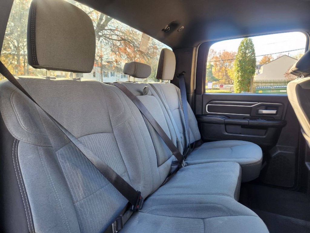 2024 RAM 3500 Image 9