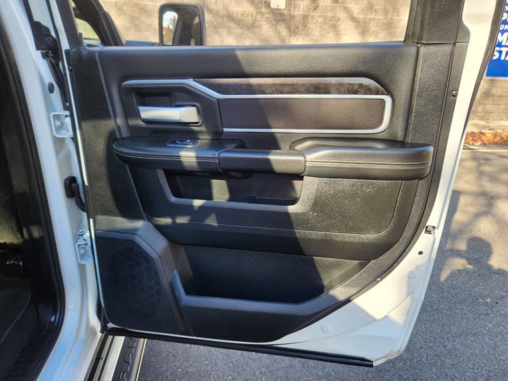2024 RAM 3500 Image 10