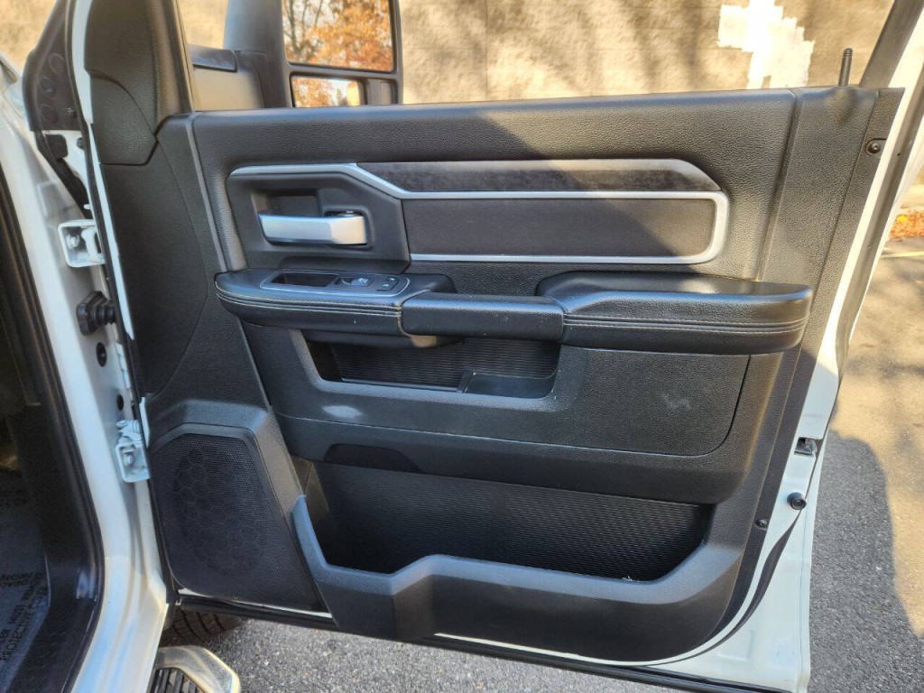 2024 RAM 3500 Image 12