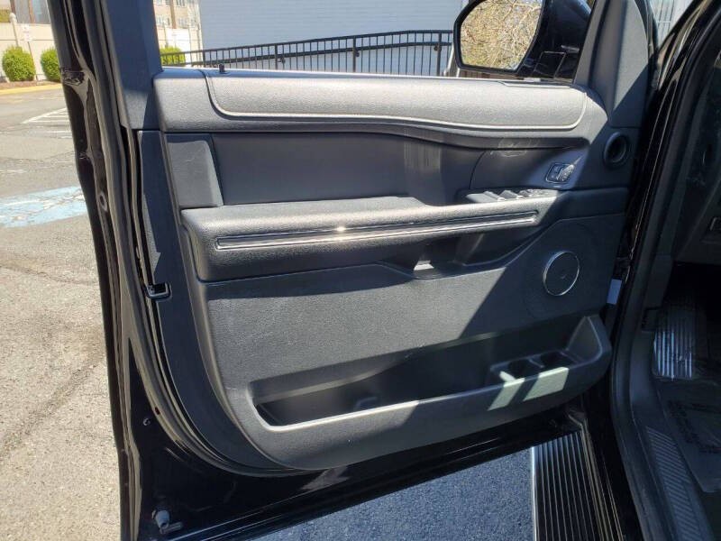 2024 Ford Expedition Image 9