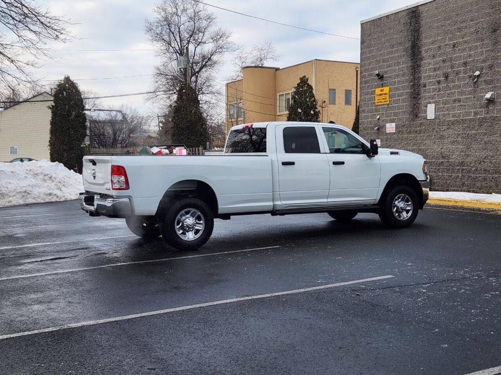 2024 RAM 2500 Image 6
