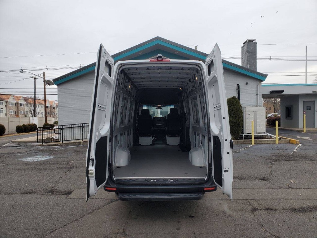 2023 Mercedes-Benz Sprinter Image 8