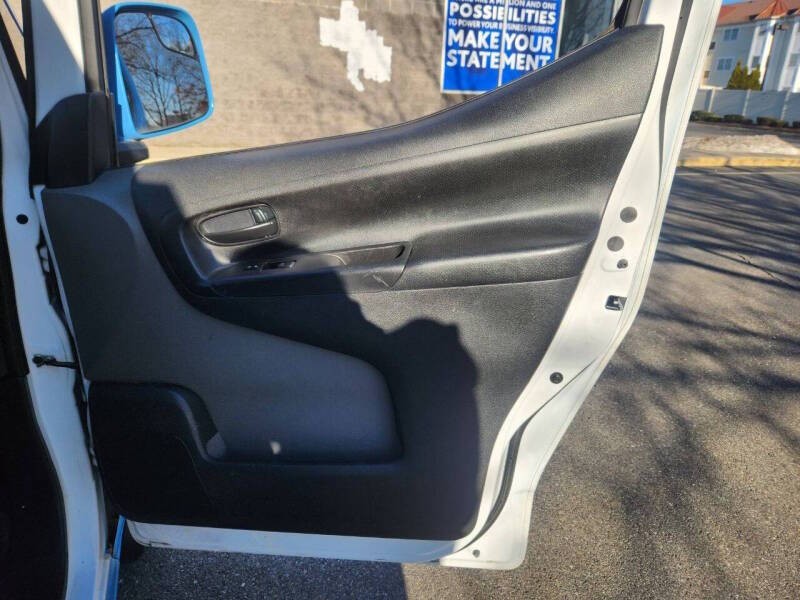 2021 Nissan NV200 Image 9