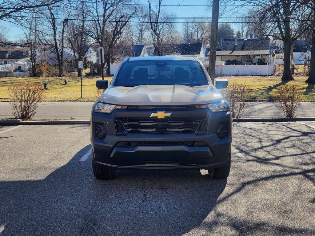2024 Chevrolet Colorado Image 2