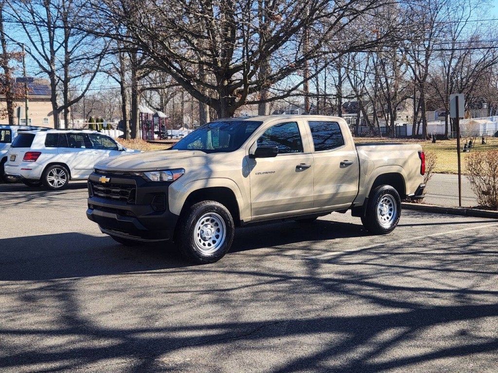 2024 Chevrolet Colorado Image 3