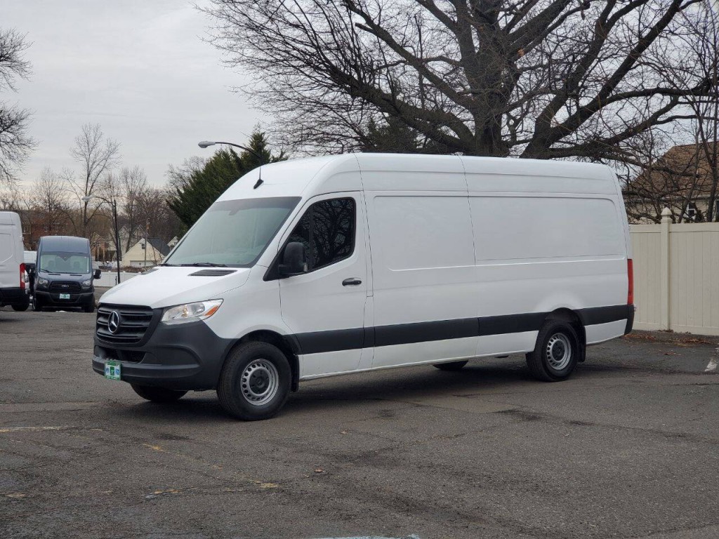 2025 Mercedes-Benz Sprinter Image 3