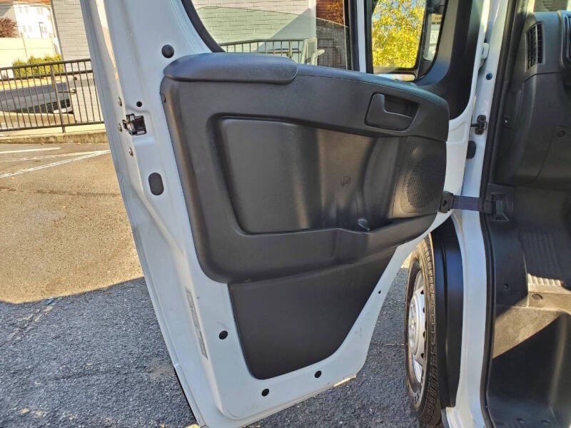 2025 RAM Promaster Image 9
