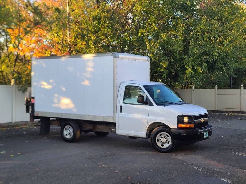 2019 GMC Savana Image 1