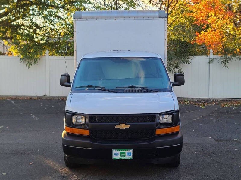 2019 GMC Savana Image 2