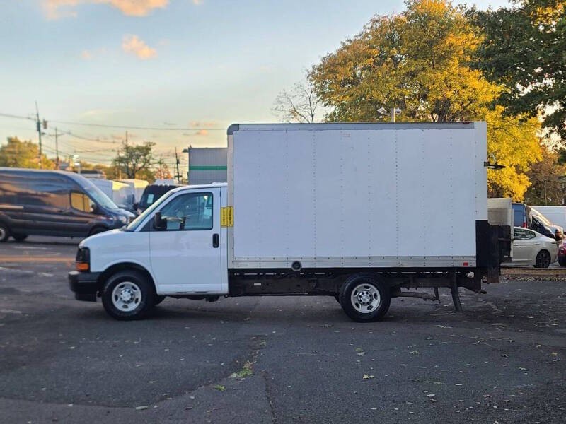 2019 GMC Savana Image 4