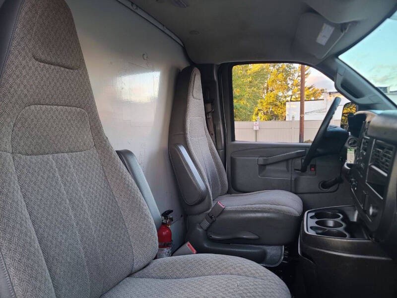 2019 GMC Savana Image 10