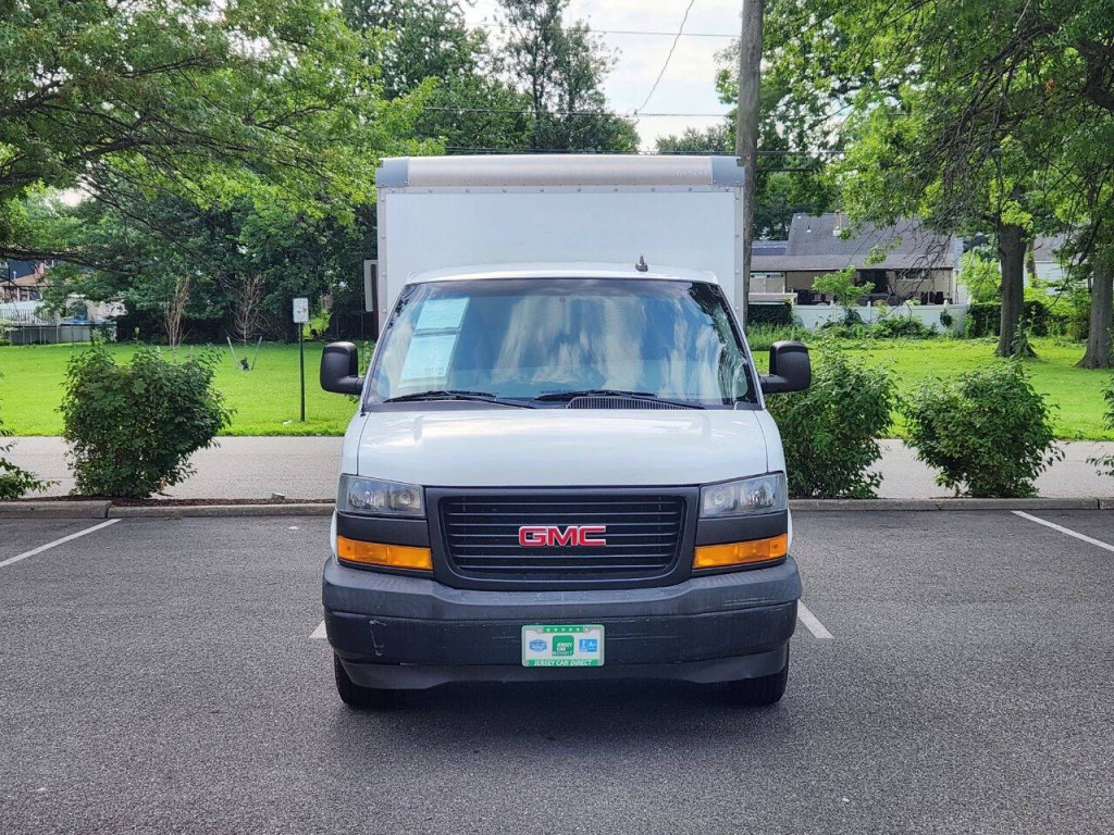 2019 GMC Savana Image 2
