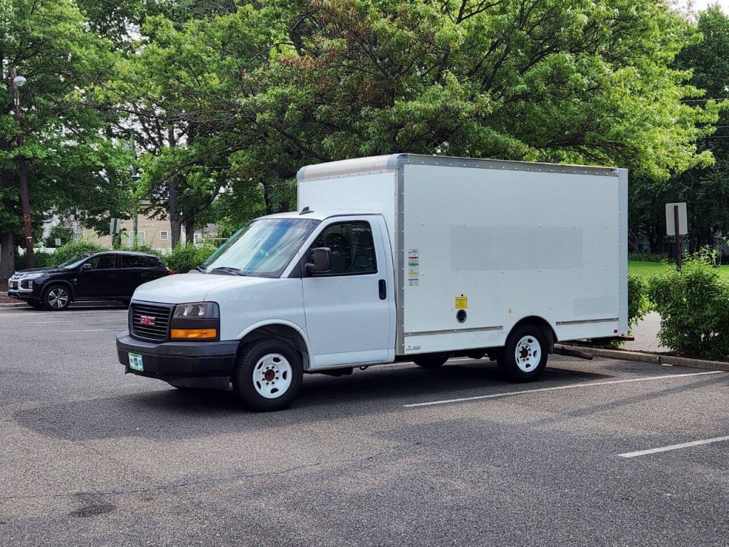 2019 GMC Savana Image 3