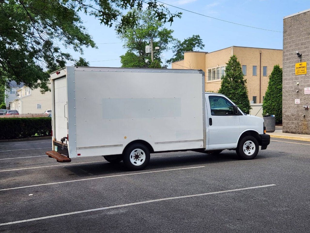 2019 GMC Savana Image 6