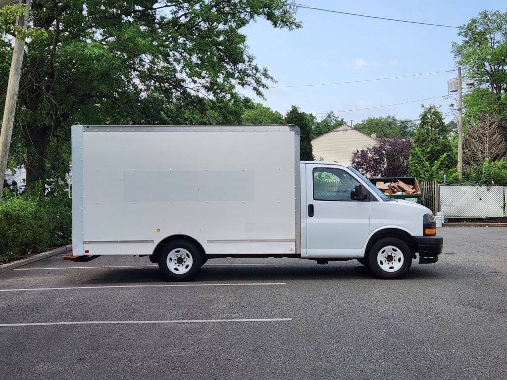 2019 GMC Savana Image 7
