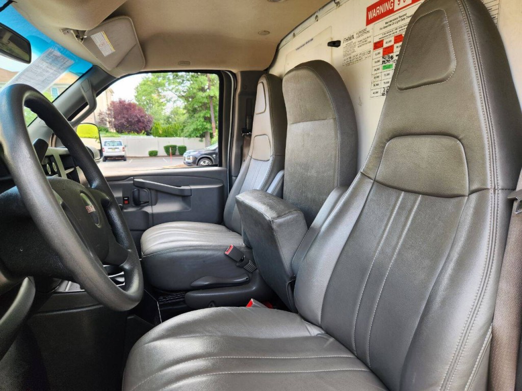 2019 GMC Savana Image 9
