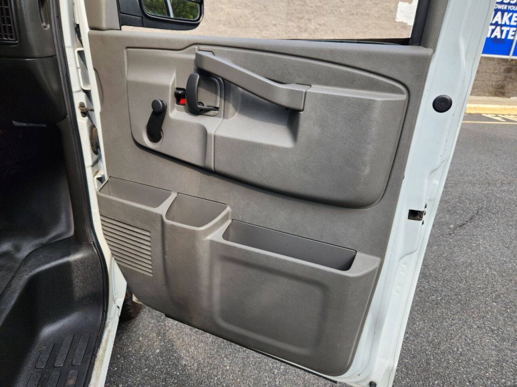 2019 GMC Savana Image 10