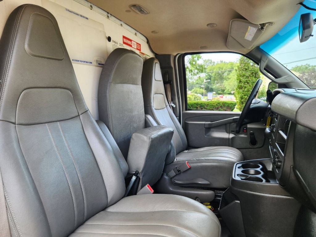 2019 GMC Savana Image 11