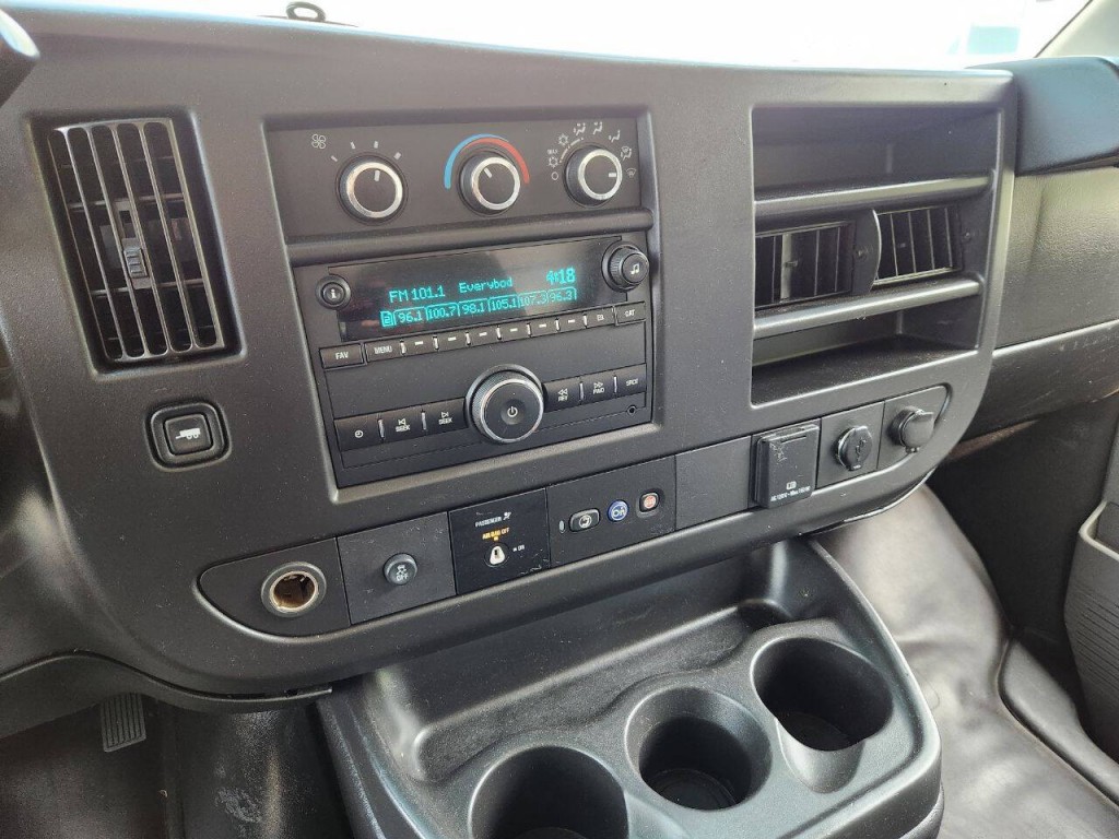 2019 GMC Savana Image 13