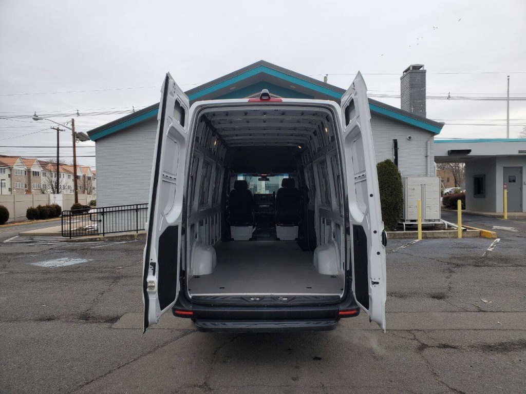 2025 Mercedes-Benz Sprinter Image 8