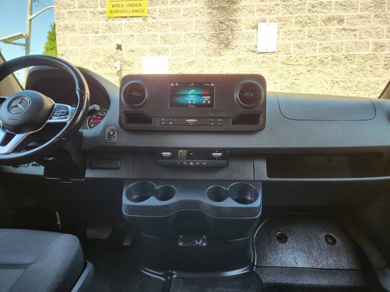 2021 Mercedes-Benz Sprinter Image 11