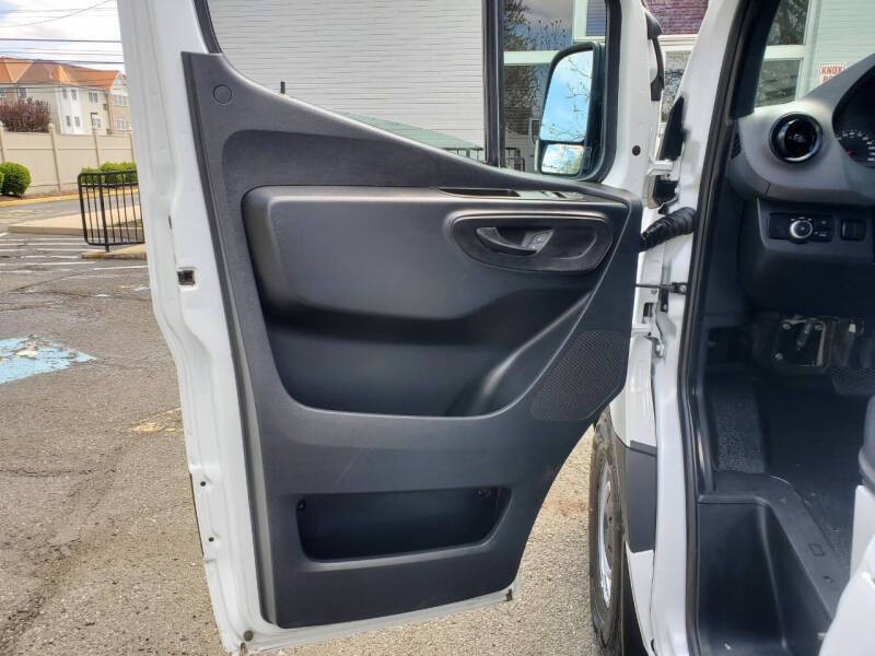 2020 Mercedes-Benz Sprinter Image 9