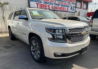 2015 Chevrolet Suburban Image 2