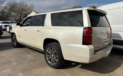 2015 Chevrolet Suburban Image 4