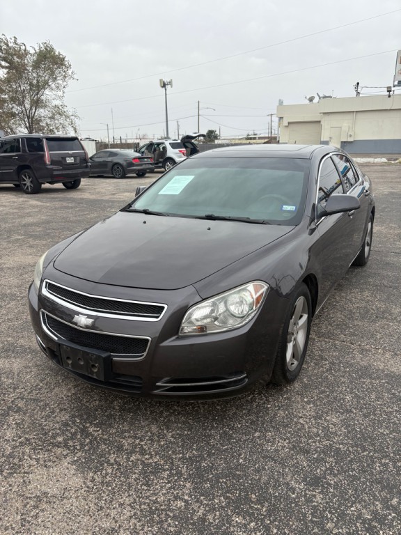 2011 Chevrolet Malibu Image 2
