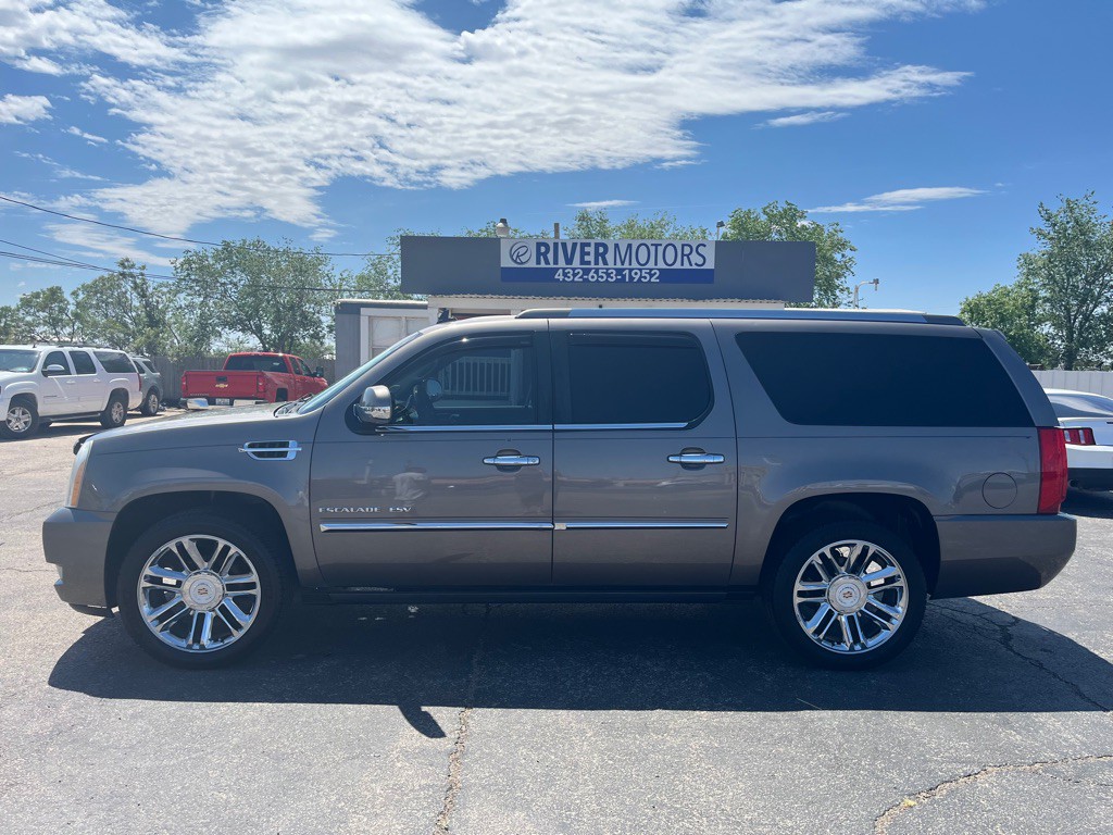 2013 Cadillac Escalade Image 1