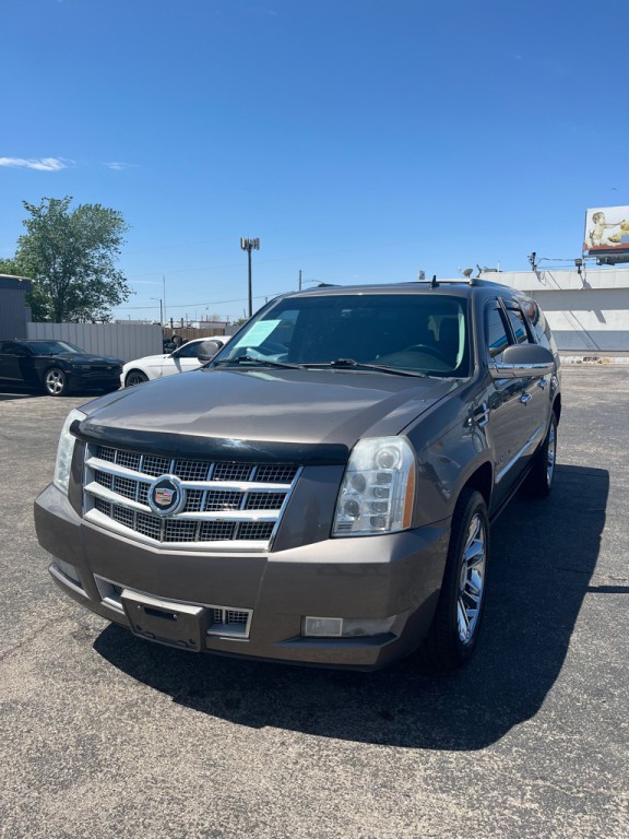 2013 Cadillac Escalade Image 2
