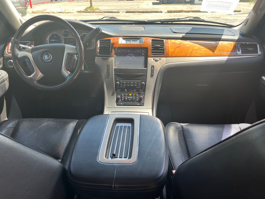 2013 Cadillac Escalade Image 8