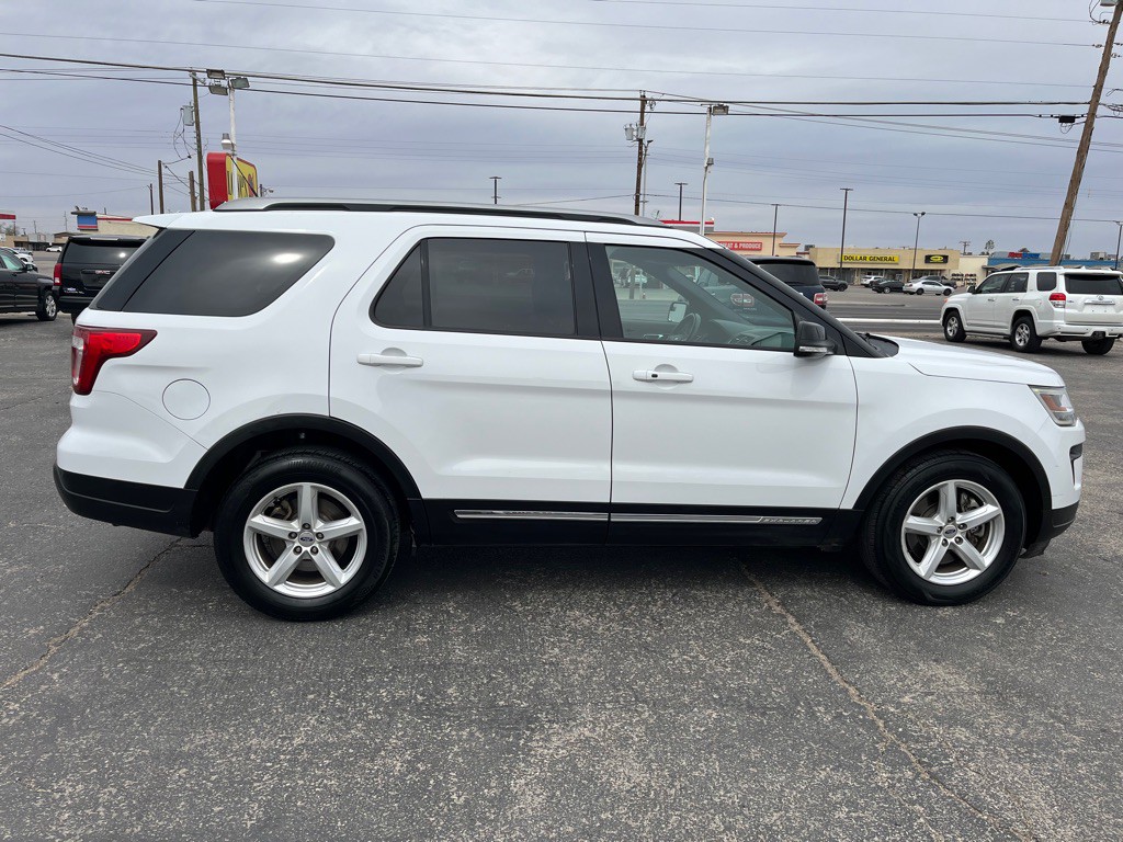 2018 Ford Explorer Image 2
