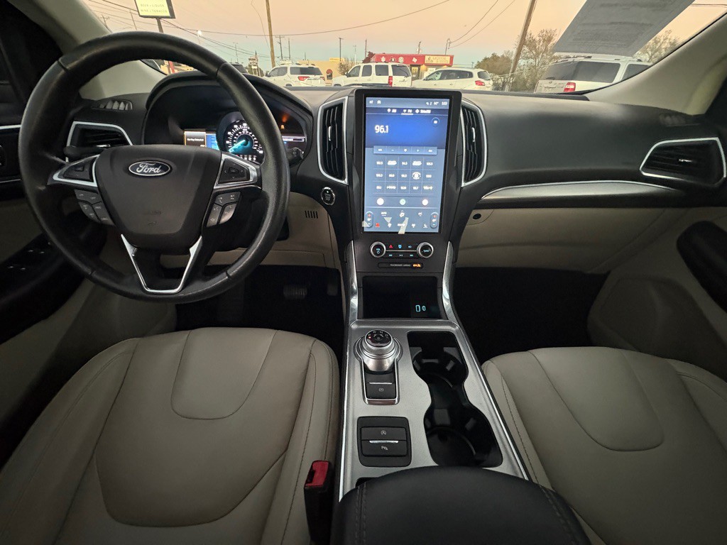 2022 Ford Edge Image 9